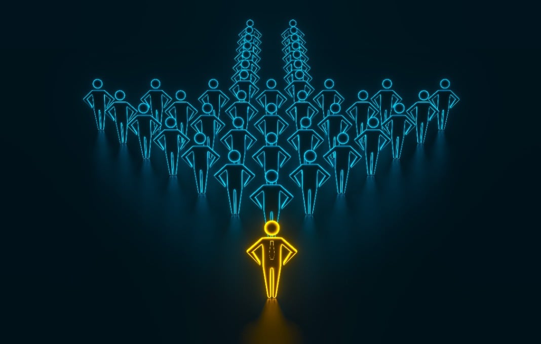 Leader in front of arrow