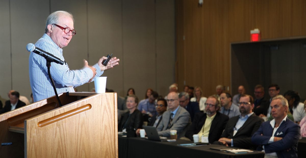 Nicholas Negroponte speaking to CEOs